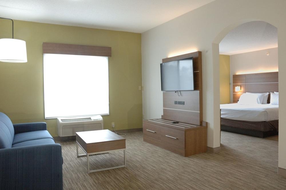 Holiday Inn Express Hotel & Suites Goshen by IHG photo 12