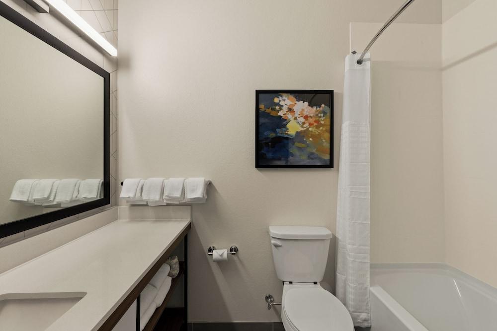 Everhome Suites Brownsville photo 43