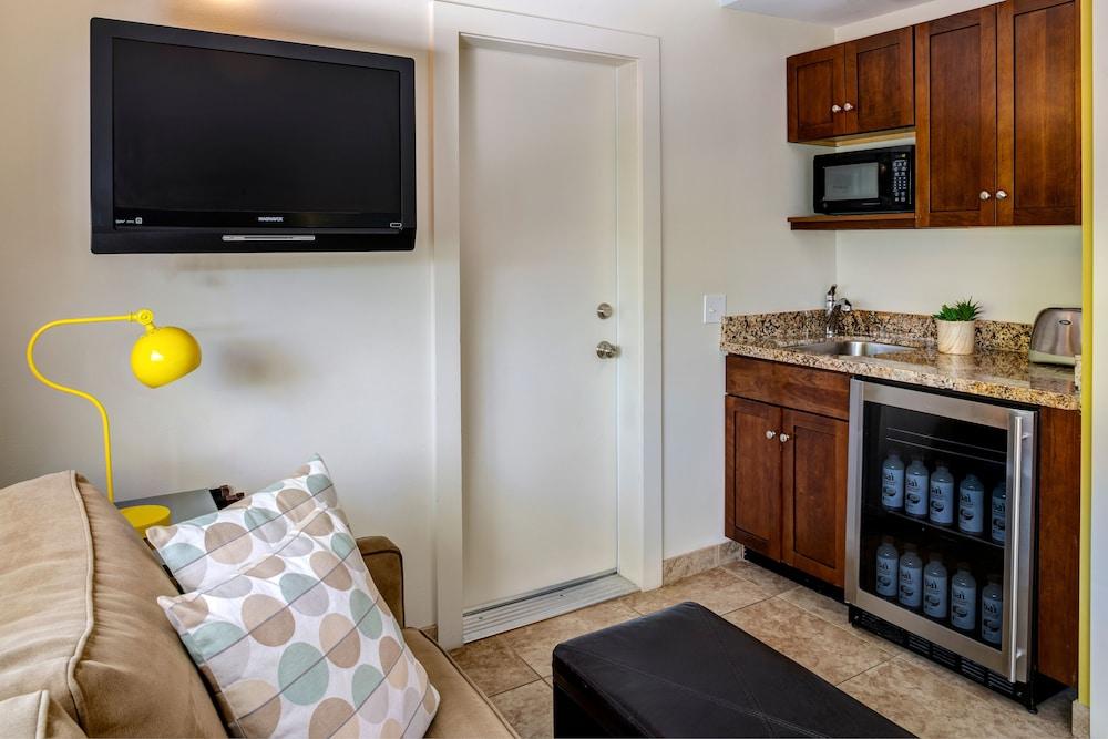 Avance Hotel photo 11