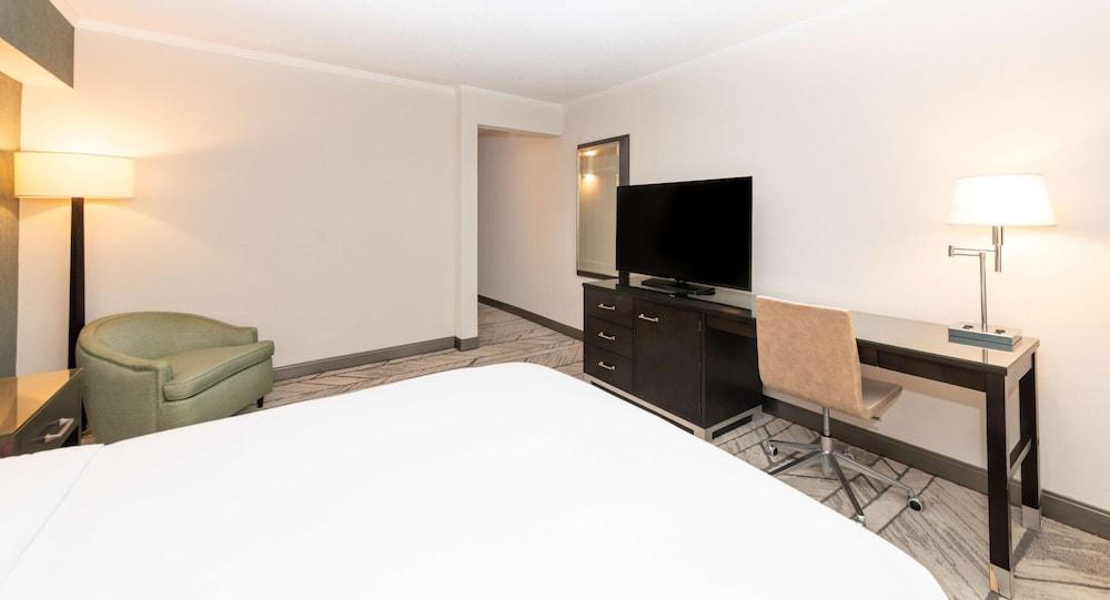 DoubleTree by Hilton Newark Penn Station photo 40