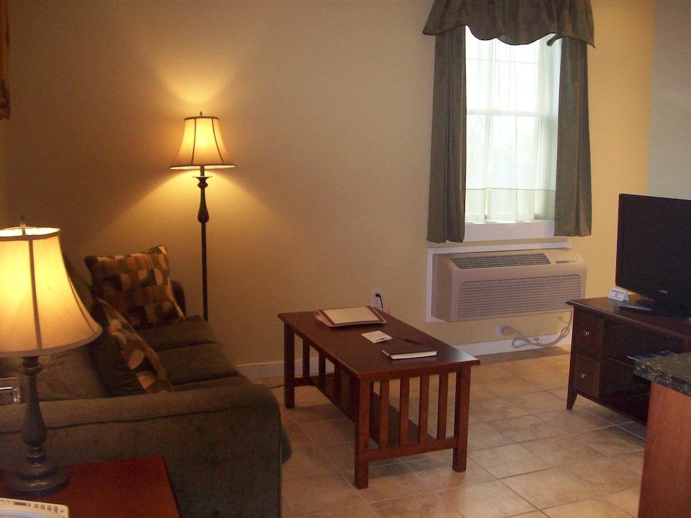 Colonel's Suites photo 6