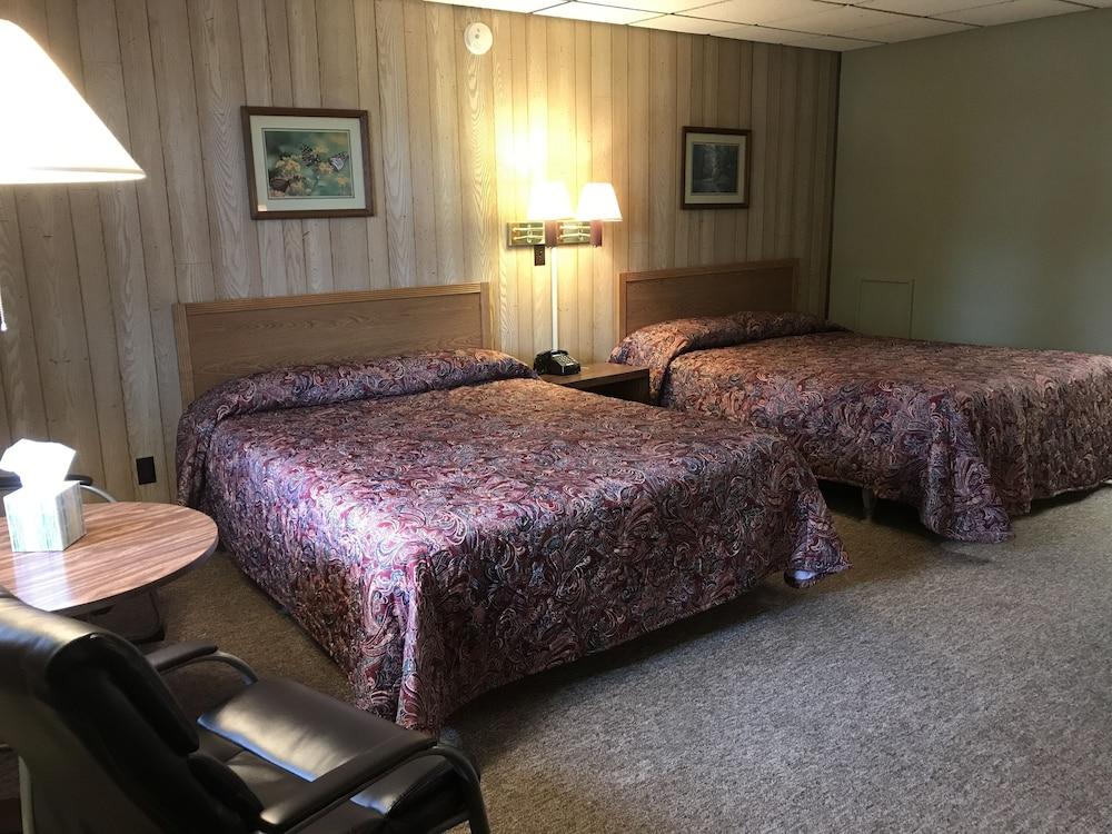 Colonial Hotel-Motel photo 16