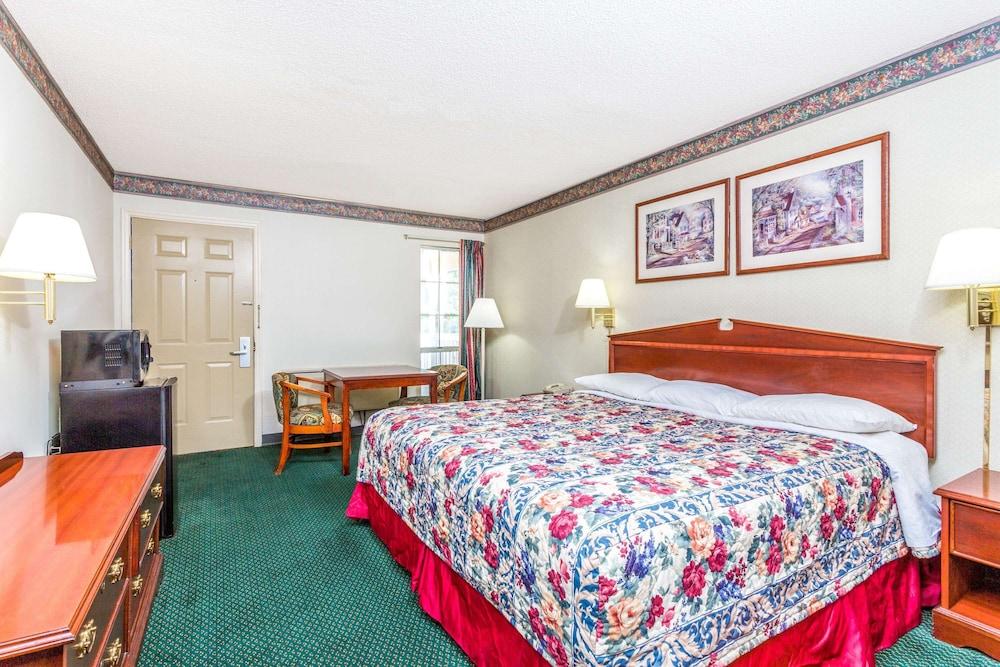 Days Inn by Wyndham Cornelia photo 7
