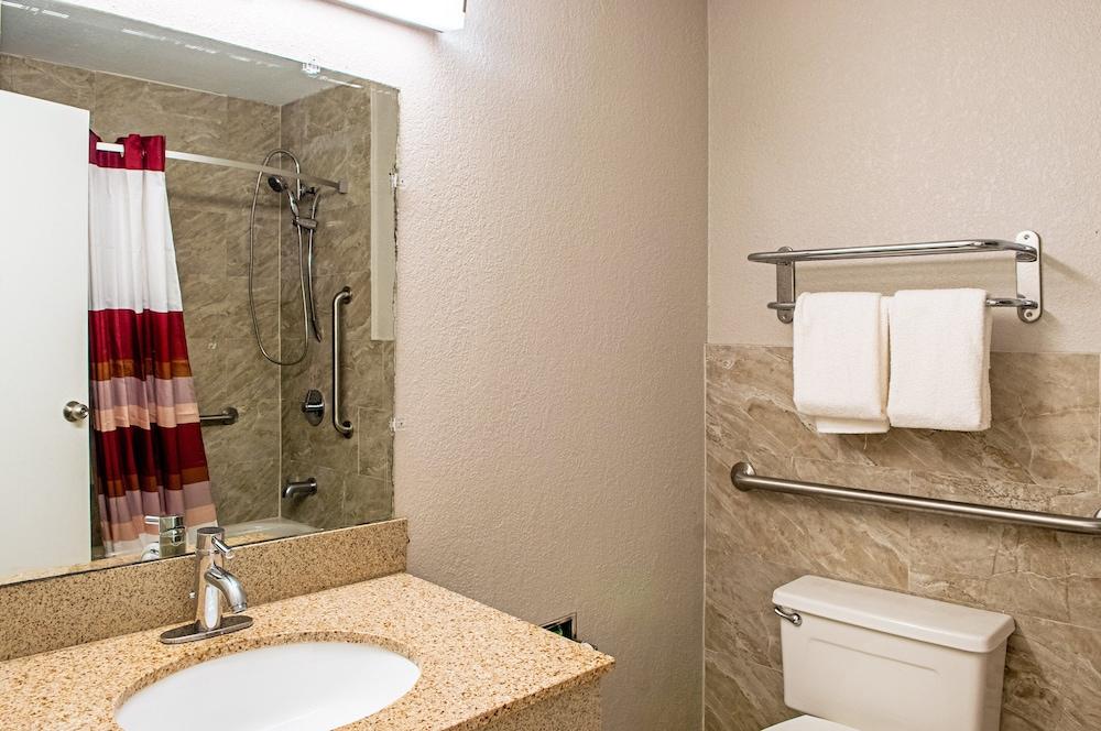 Red Roof Inn Slidell photo 2