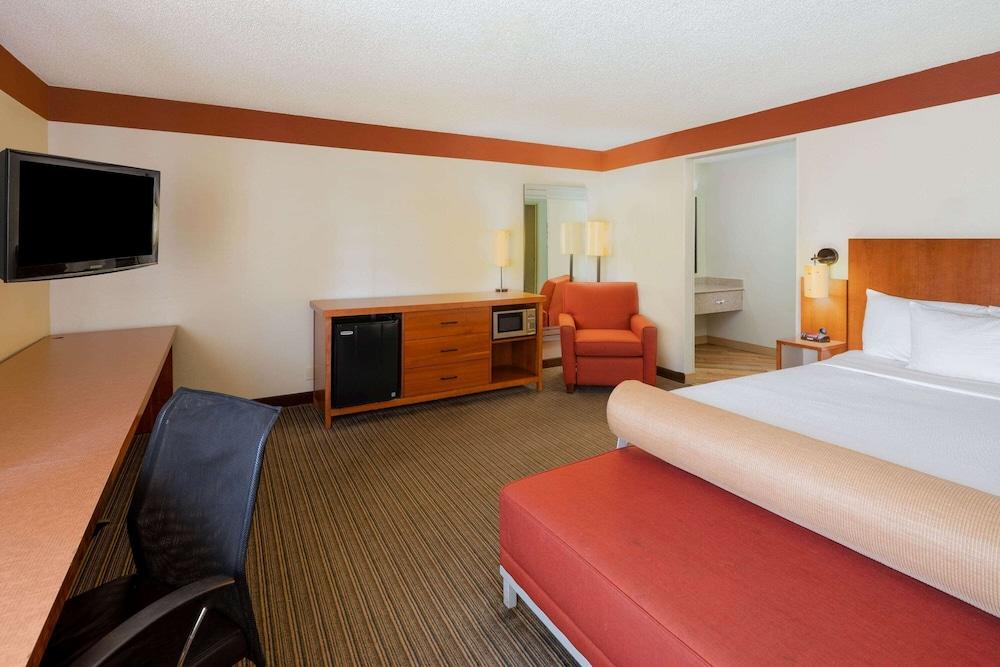 Spark by Hilton Savannah Midtown photo 15