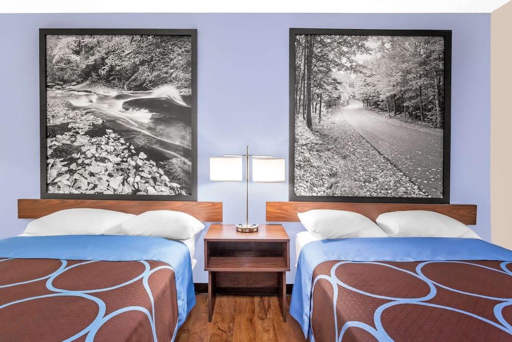 Super 8 by Wyndham Oneonta/Cooperstown photo 9
