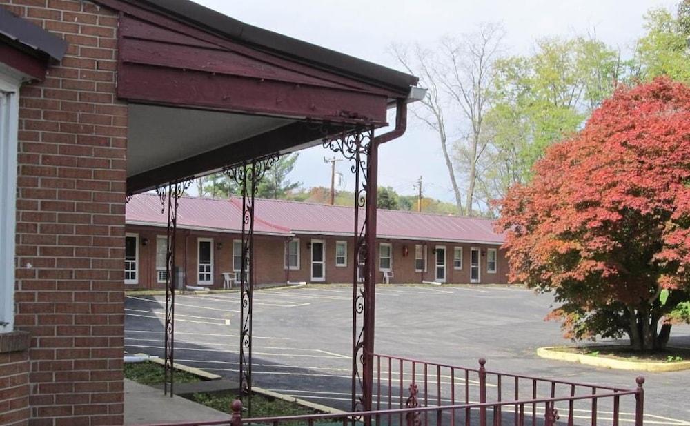 Potomac River Motel photo 59
