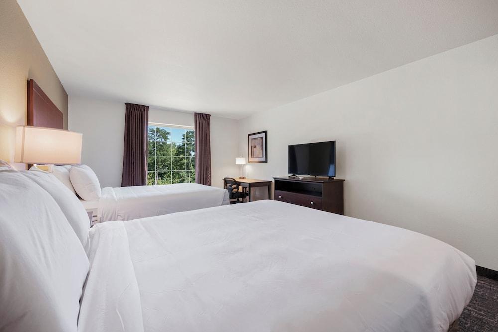 Cobblestone Hotel & Suites-Bellefontaine photo 3