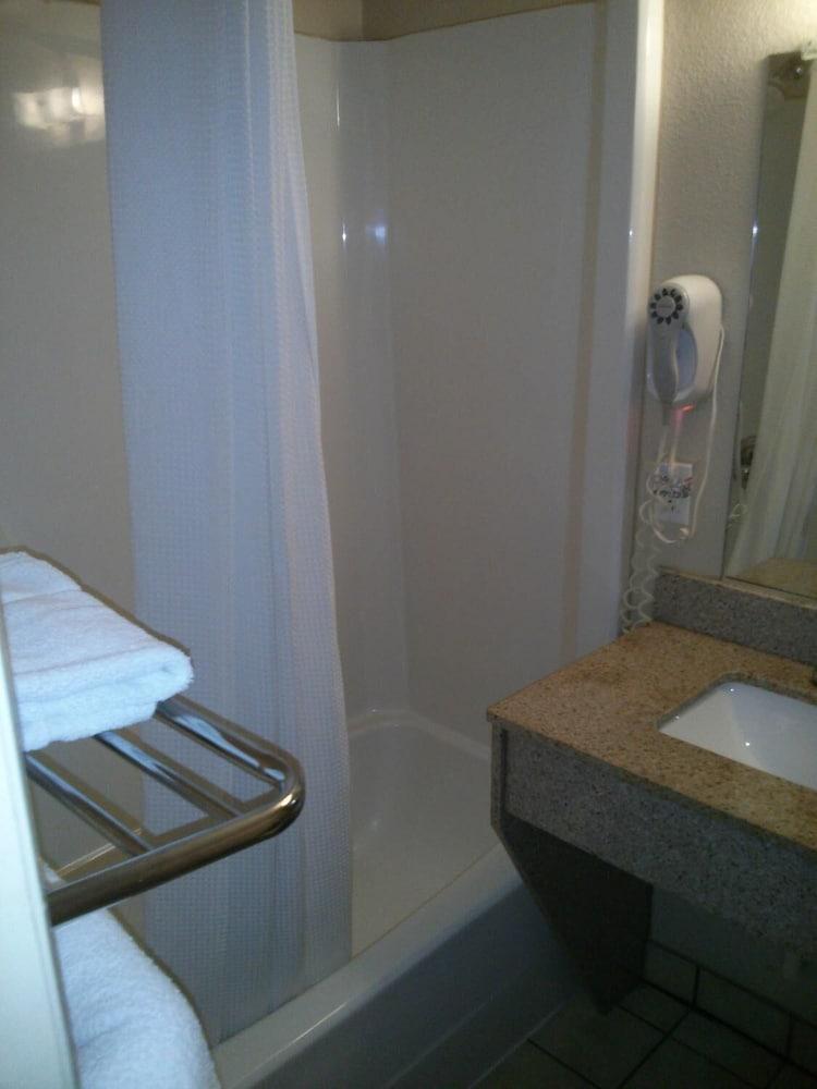 Guest Lodge Pageland photo 8