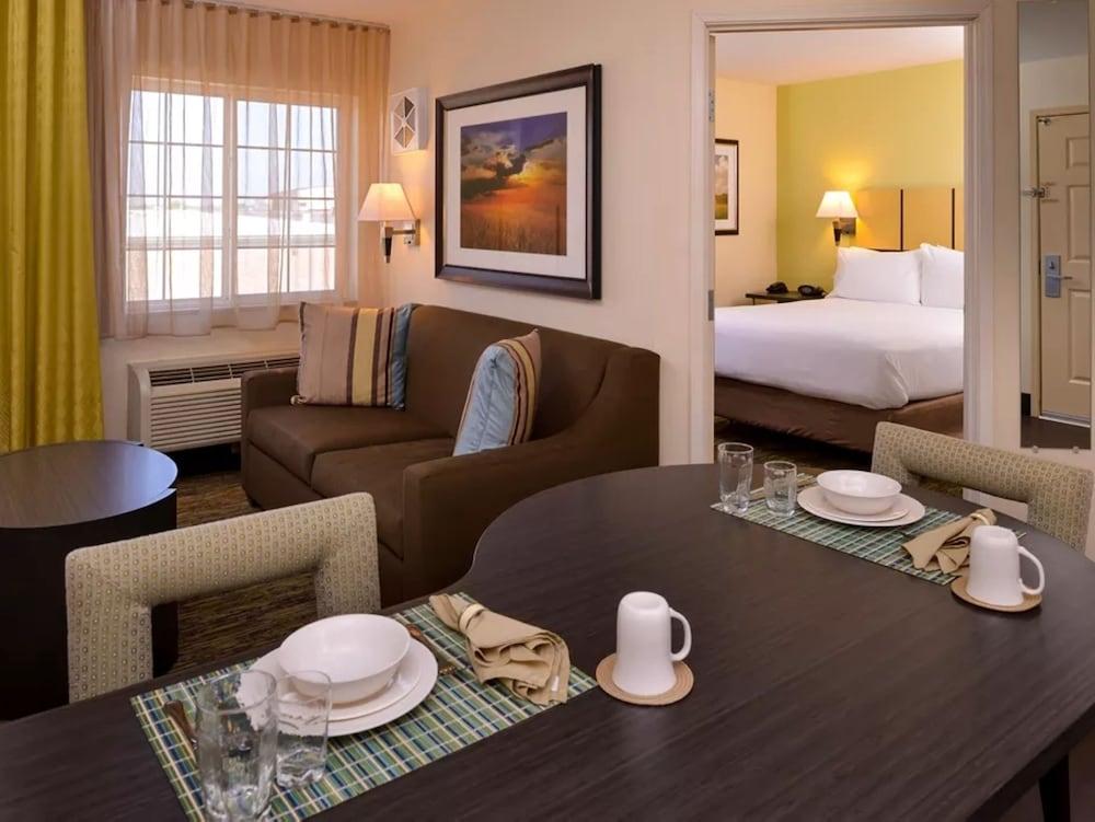 Candlewood Suites Jefferson City by IHG photo 27