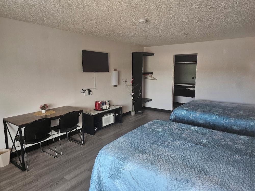 Rose City Inn and Suites photo 7