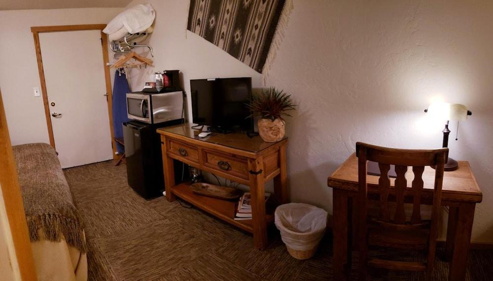 Stone Lizard Lodging photo 38