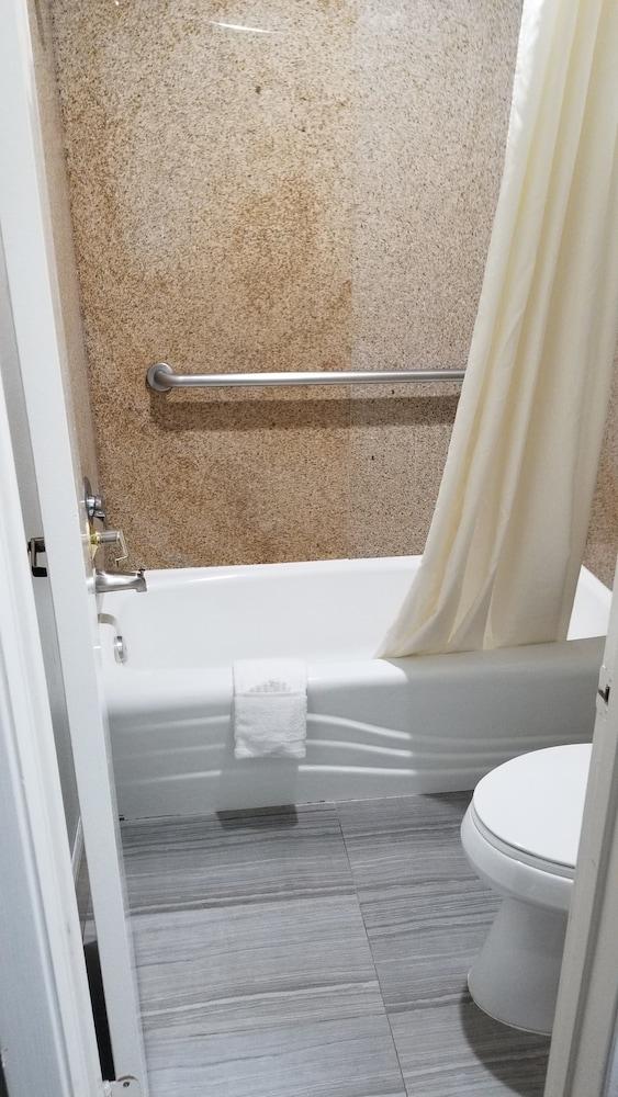 Prestige Inn photo 4