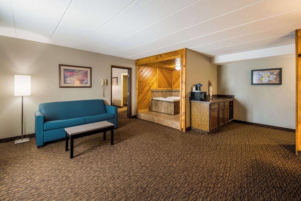 Econo Lodge Duluth near Miller Hill Mall photo 21