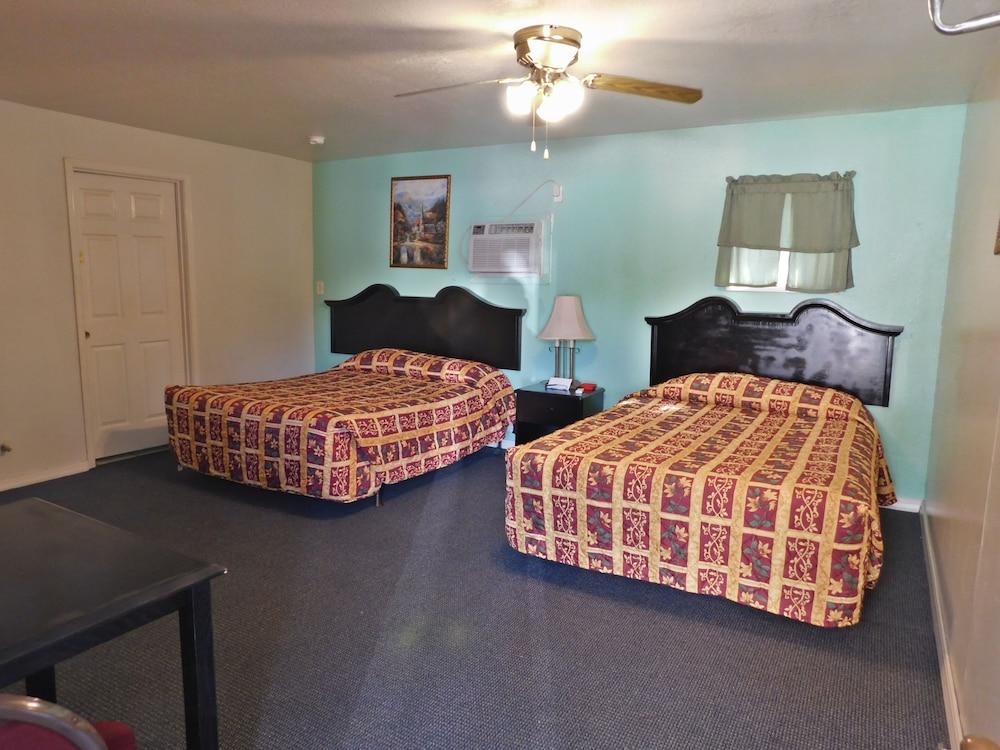 Little Shamrock Motel photo 27