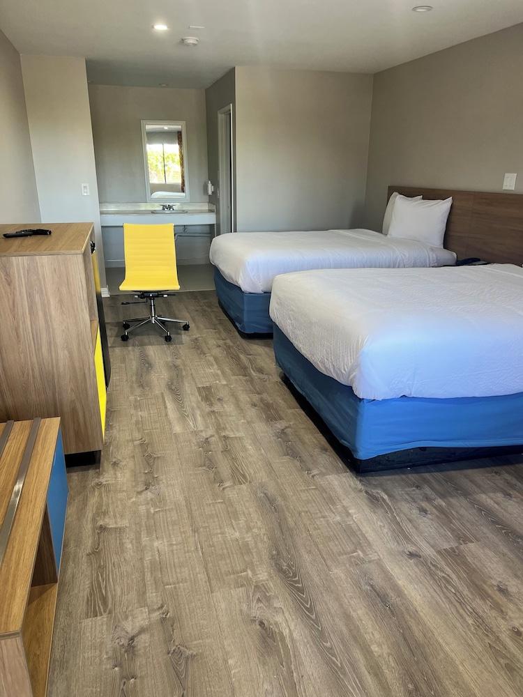 Days Inn by Wyndham Hemet photo 3