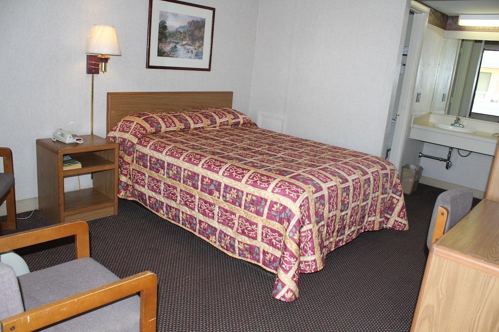 Budget Host Inn Bristol photo 34