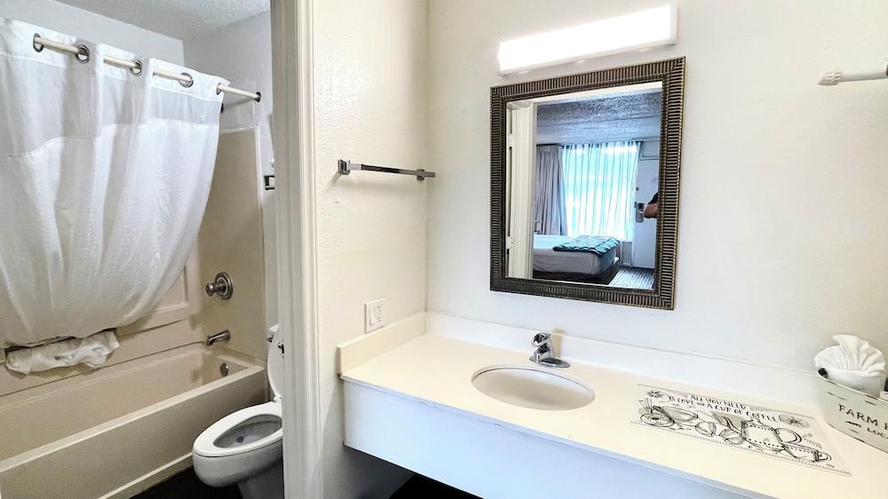 Budgetel photo 26