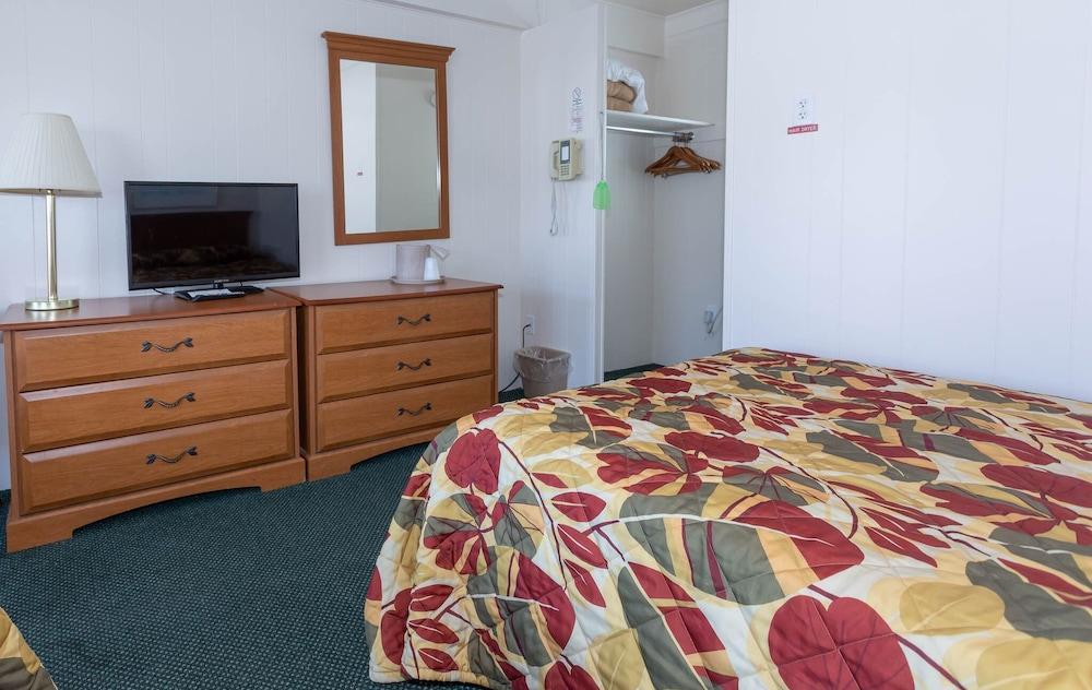 Fish Tales Boardwalk Inn photo 12