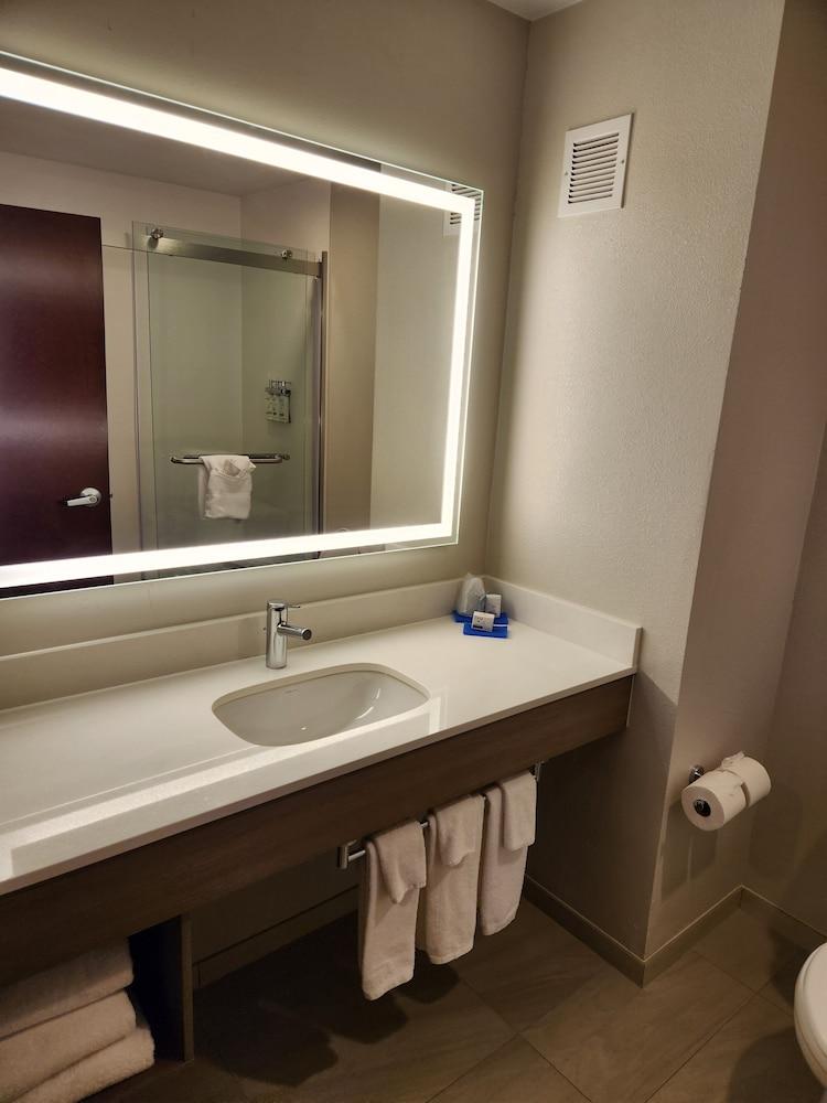Holiday Inn Express & Suites Perry by IHG photo 32
