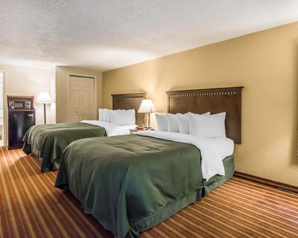 Quality Inn & Suites at Tropicana Field photo 4