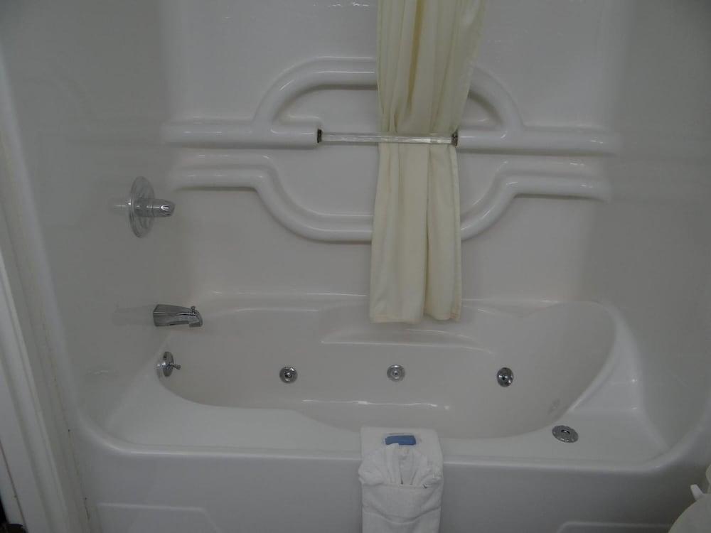 Rock Creek Hotel photo 21