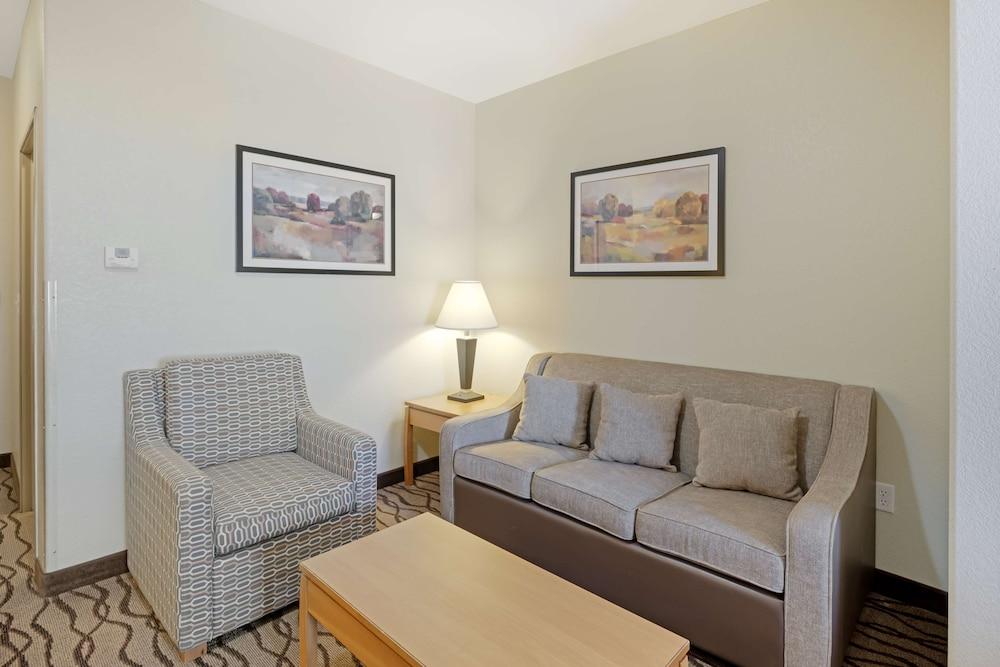 Best Western Plus Guymon Hotel & Suites photo 18
