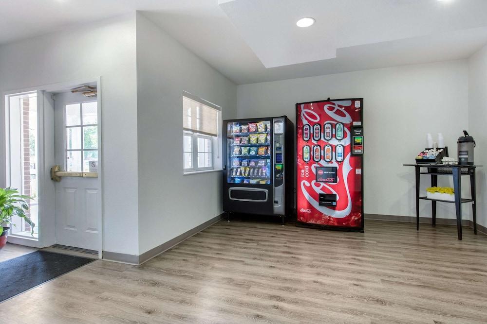 Suburban Studios Birmingham Homewood I-65 photo 20