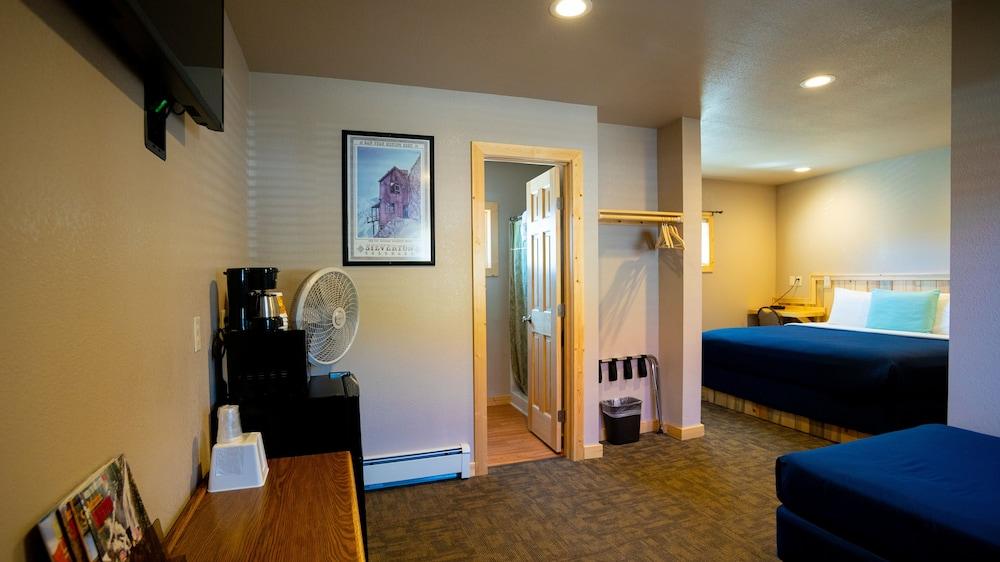 Triangle Motel photo 40