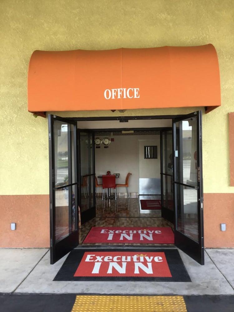 Executive Inn photo 32