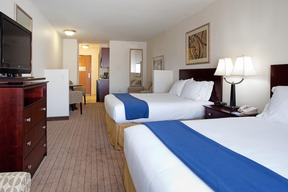 Holiday Inn Express & Suites Buffalo by IHG photo 16