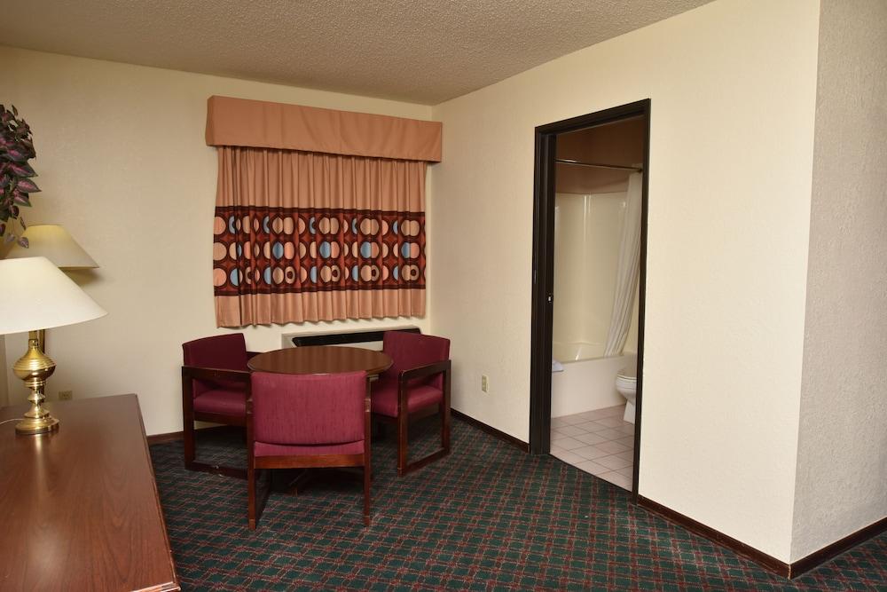 Super 8 by Wyndham Springfield/Battlefield photo 24
