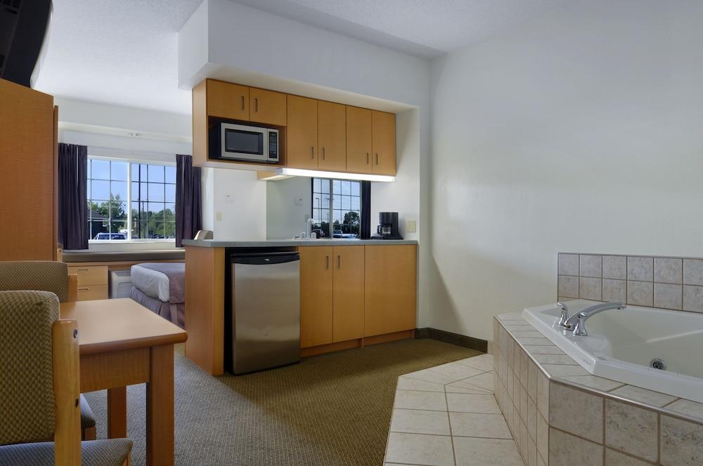 Microtel Inn & Suites by Wyndham Plattsburgh photo 46