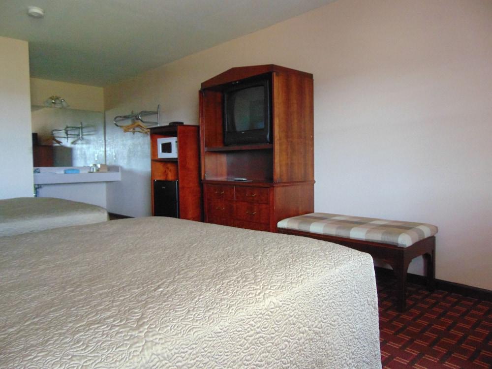 Candlelight Inn photo 7