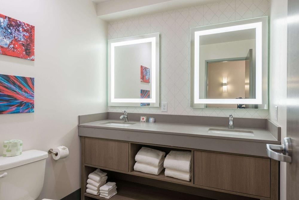 Comfort Suites Colorado Springs East -Medical Center Area photo 14