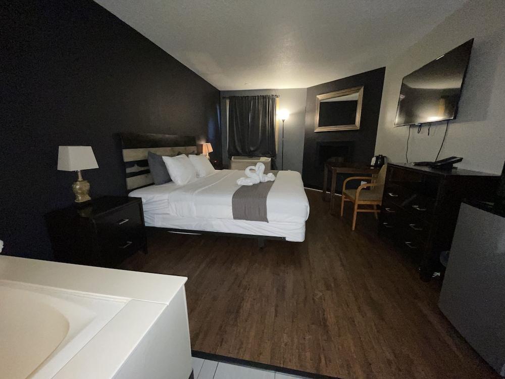 Sunnyside Inn & Suites photo 76