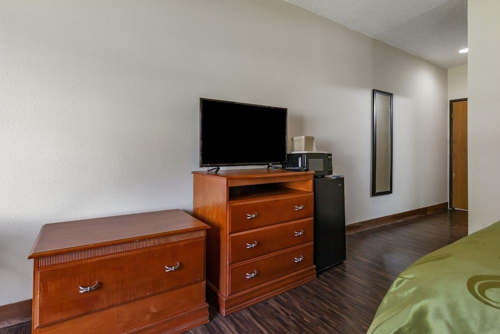 Quality Inn Redgranite photo 6