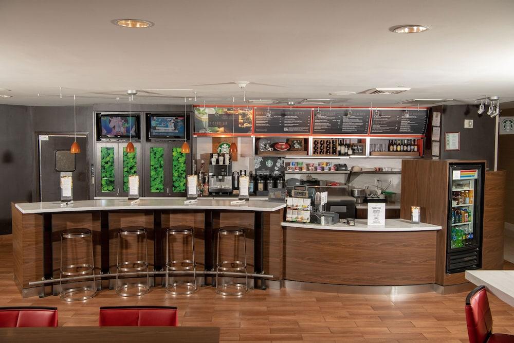 Courtyard by Marriott Erie photo 31