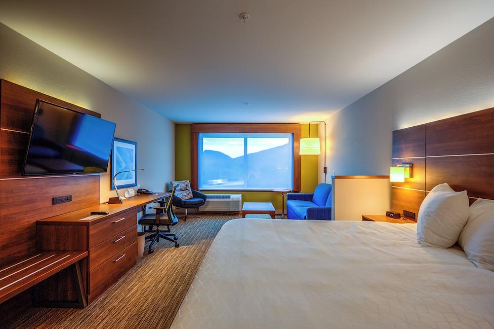 Holiday Inn Express & Suites Reedsville - State Coll Area by IHG photo 4