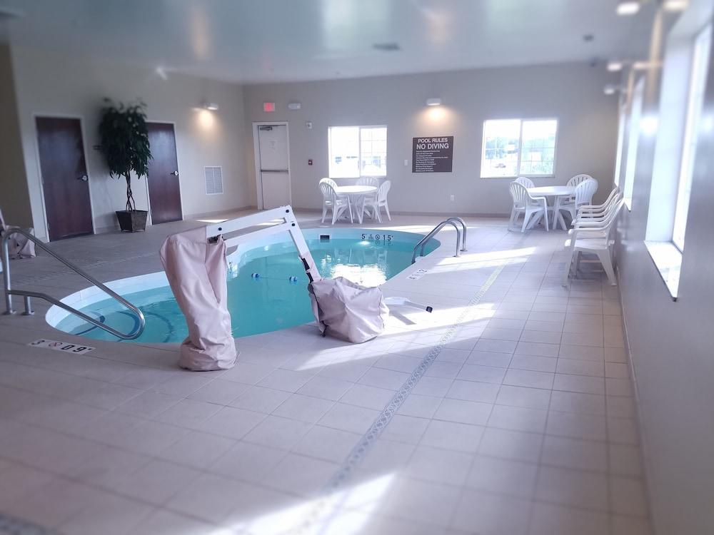 Microtel Inn & Suites by Wyndham Dickinson photo 25