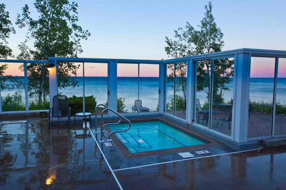 Bluefin Bay on Lake Superior photo 8