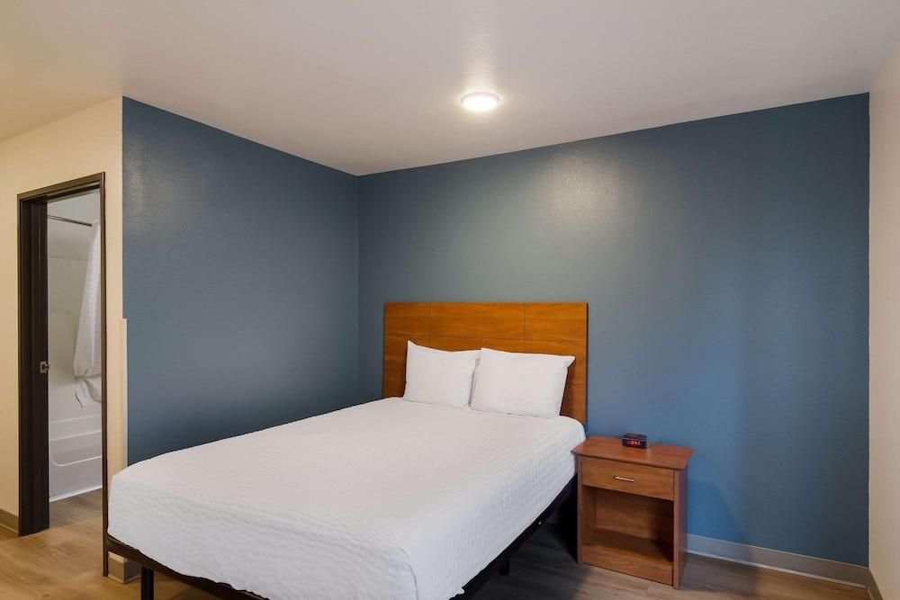 WoodSpring Suites Jacksonville East 295 Cruise Port photo 8