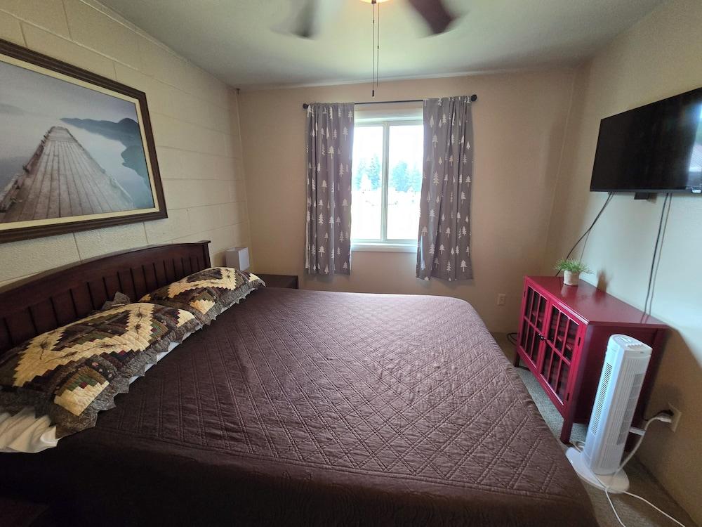 Chateau Rouge Condominiums photo 29