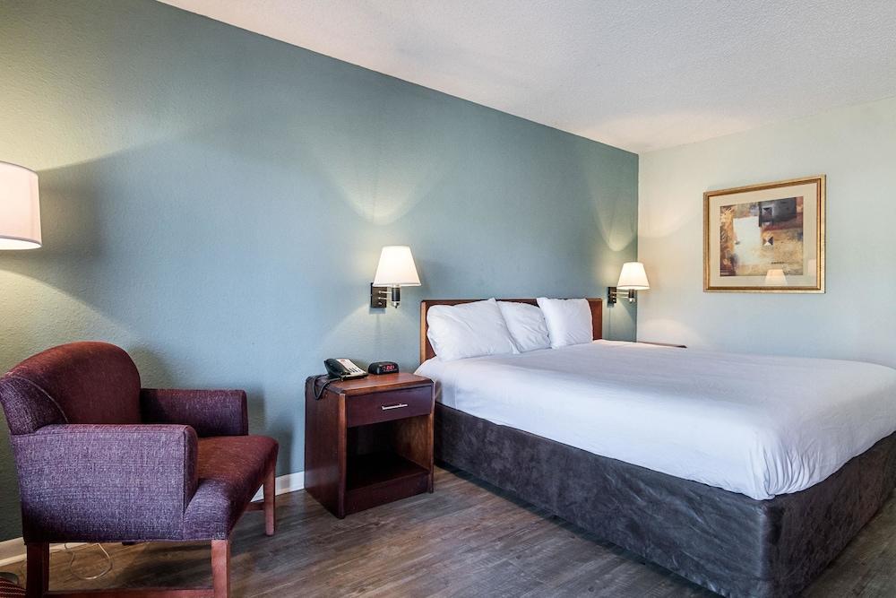 Econo Lodge photo 15