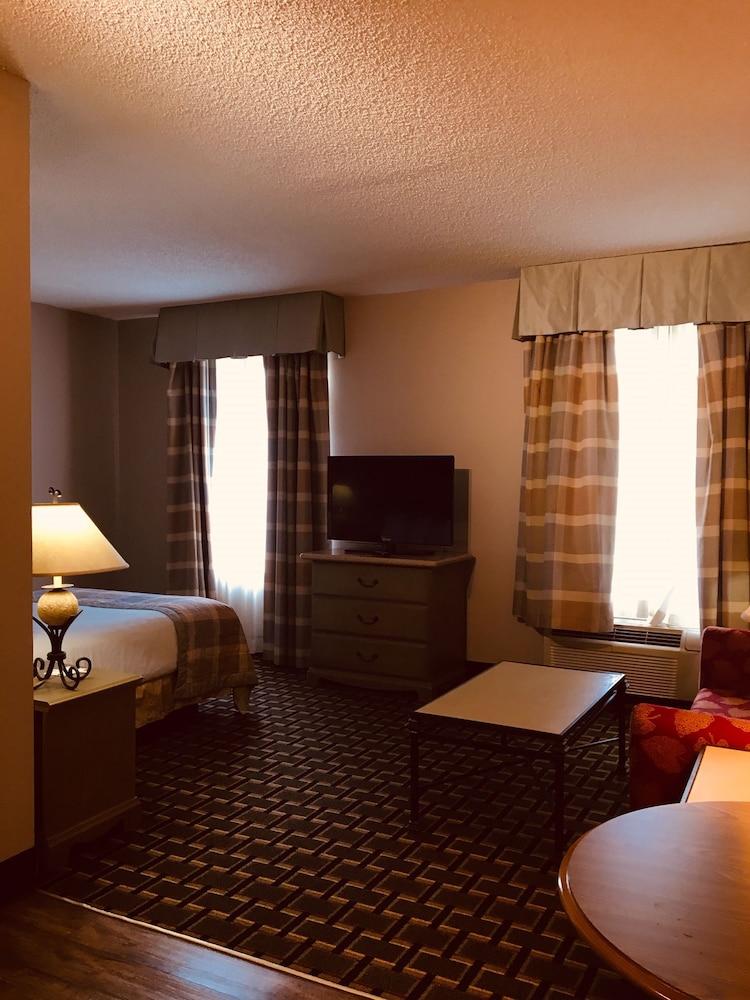 Hawthorn Extended Stay by Wyndham Conyers photo 8