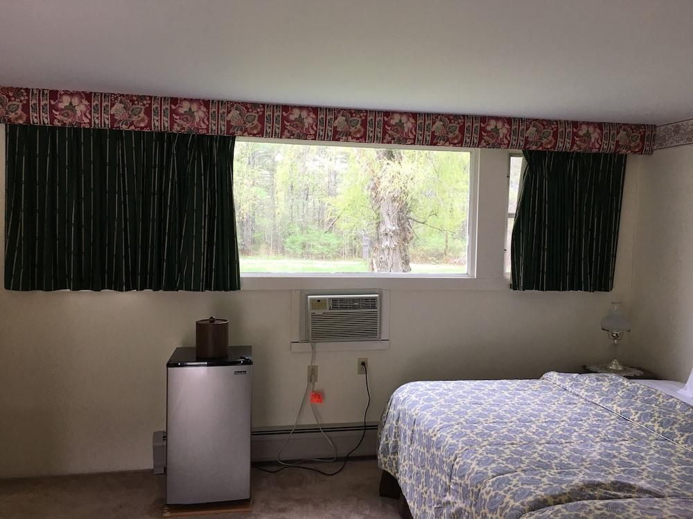 Weathervane Motel photo 35