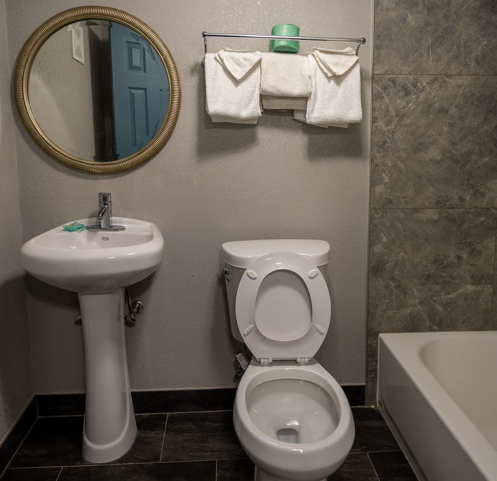 Riverside Inn and Suites photo 9