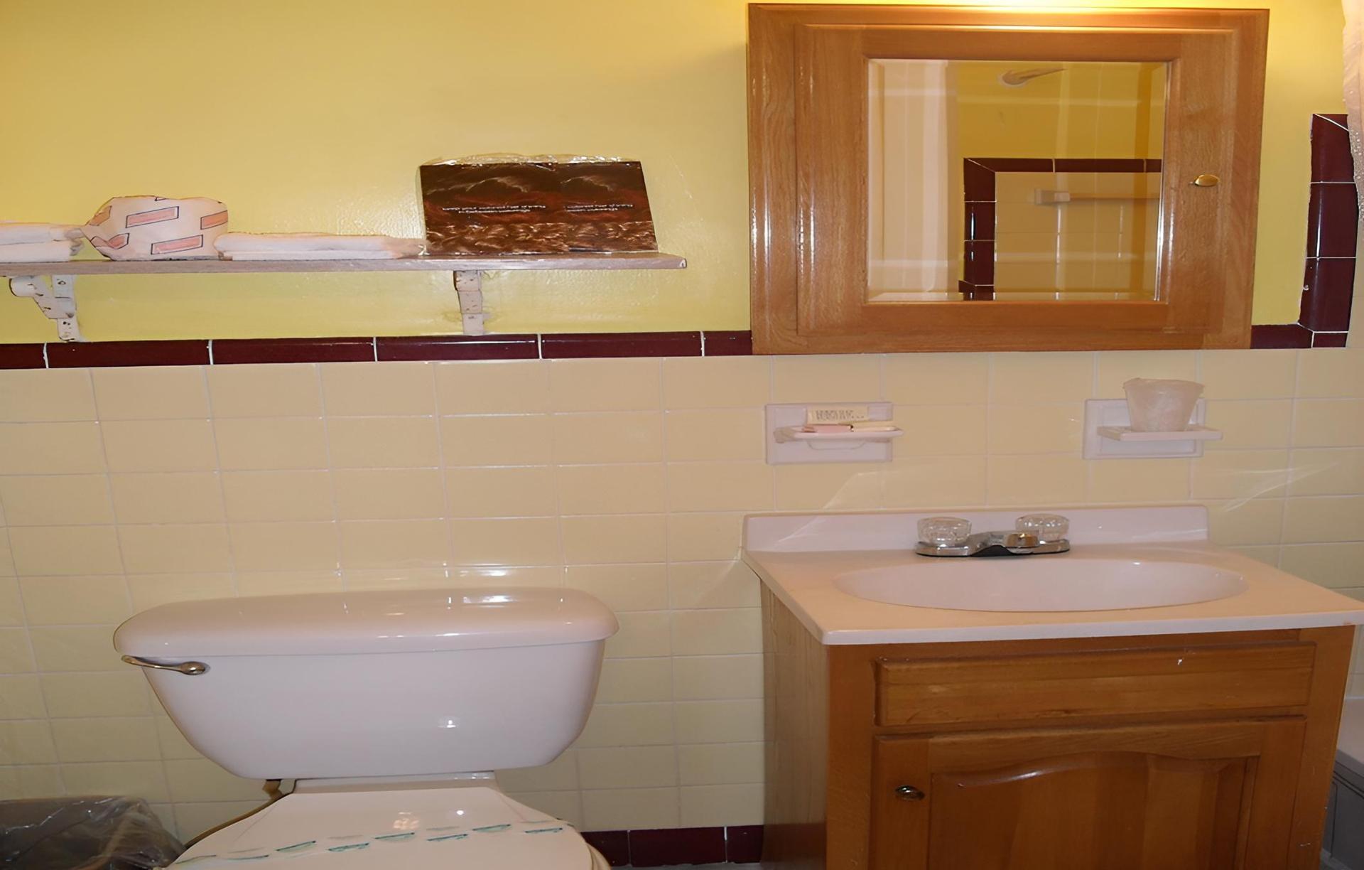 Shore Winds Motel photo 34
