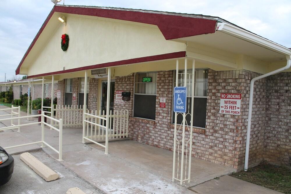Reddy Inn and Suites photo 38