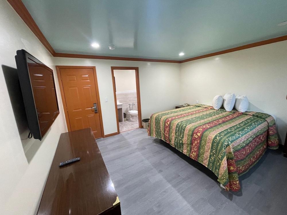 Hilltop Motor Inn photo 5